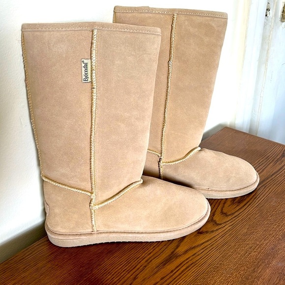 Bjorndal Shoes - Bjorndal• Zoe 122496 Genuine Sheepskin Lined Women’s Winter Boots, Size 7